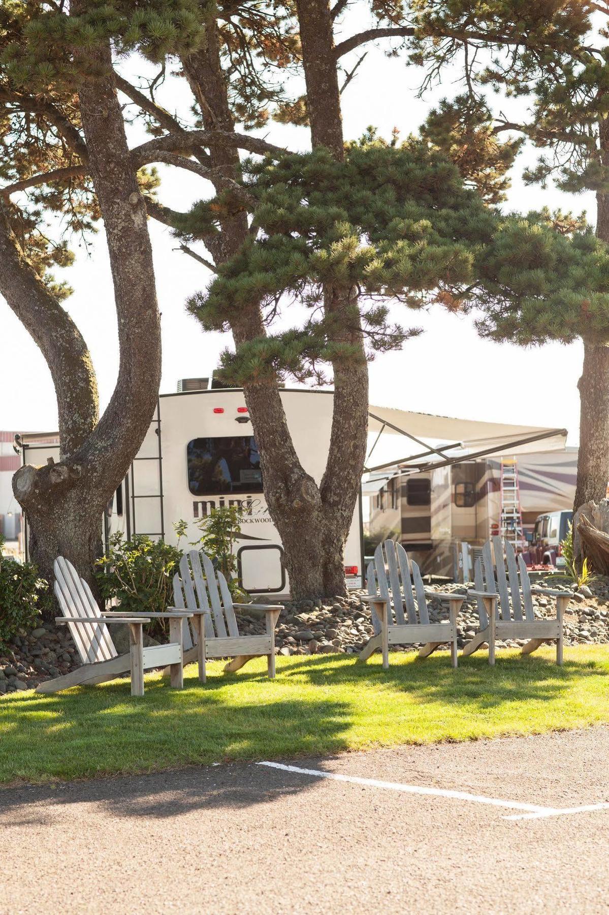 Harborview Inn & Rv Park Garibaldi Eksteriør bilde